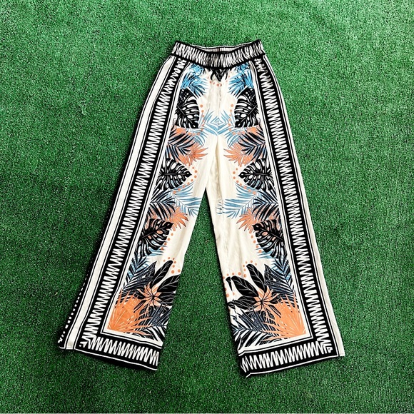 Joieš§”Silky Wide LegĀ High Waist Flowy Palm Print Palazzo Pants - Picture 2 of 9